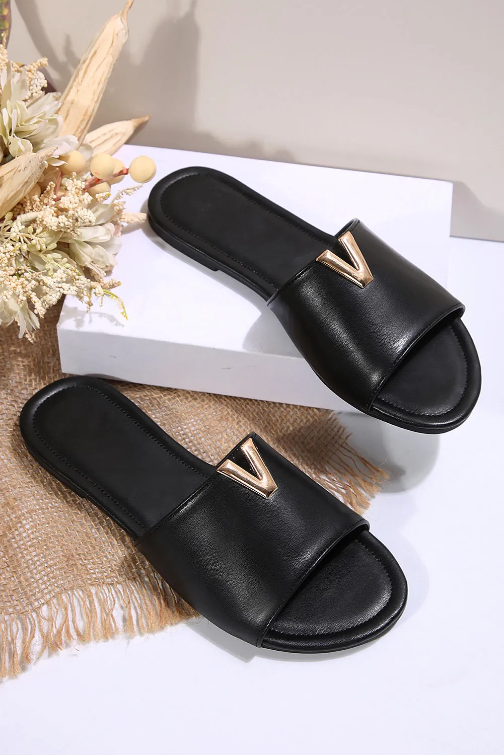 Black V Shape Metal Decor Open Toe Sandals