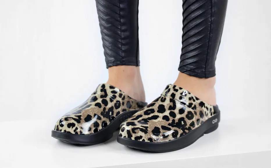 Oofos Women's OOcloog - Limited Edition
