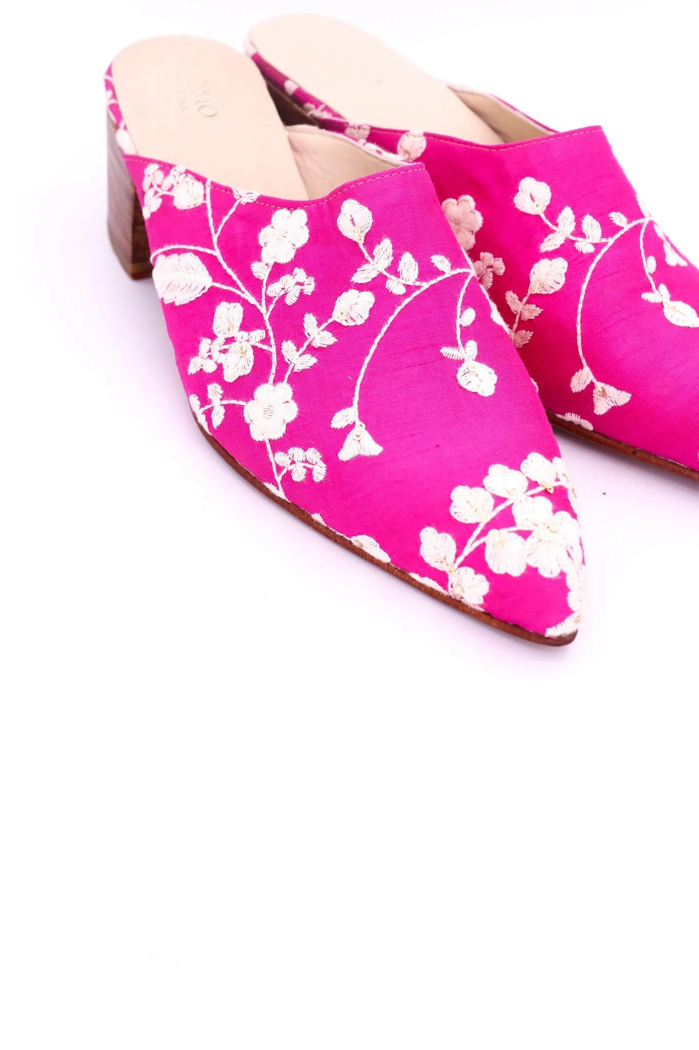 PINK EMBROIDERED HEELED MULES